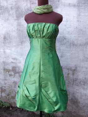 Mabelli limegrön klänning