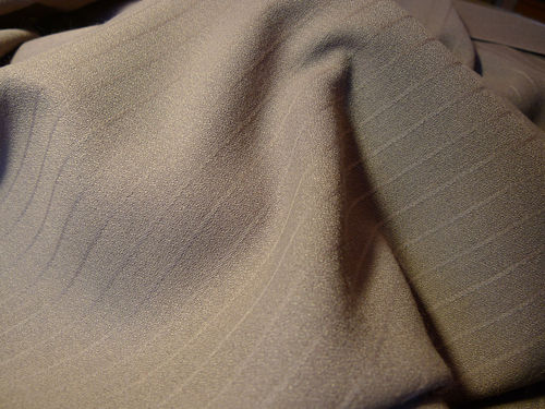 brunbeige randvävd kritstrek ull polyester byx och kjol tyg