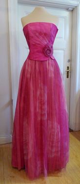 rosa balklänning med rosor och tyll siden