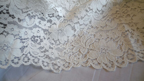 spets struktur benvit